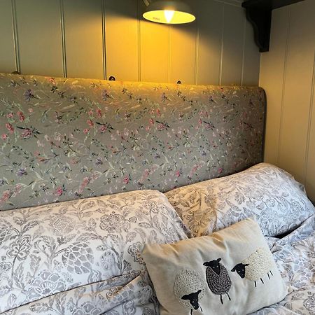 Greatwood Shepherds Hut Battle Exterior photo