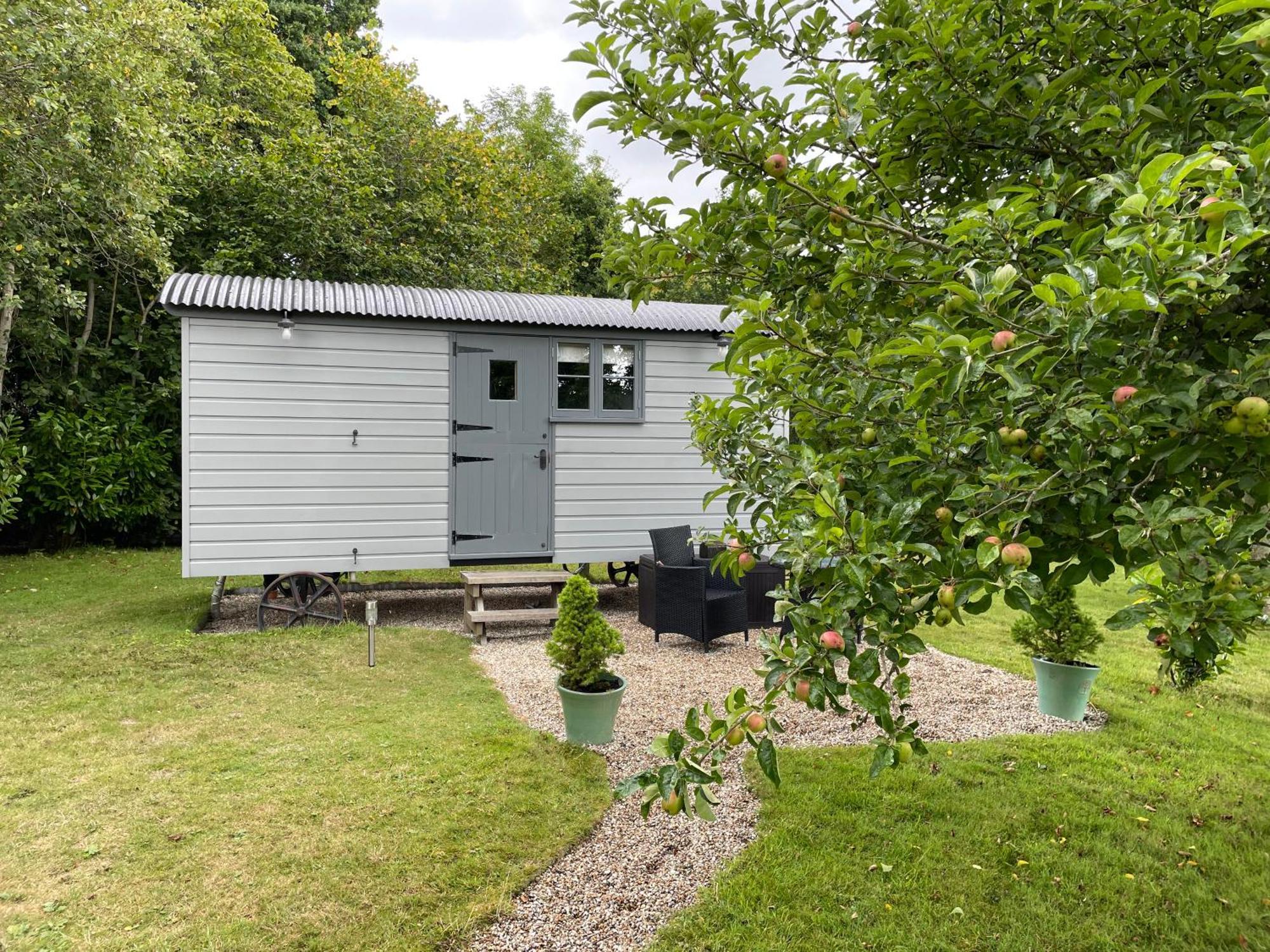 Greatwood Shepherds Hut Battle Exterior photo
