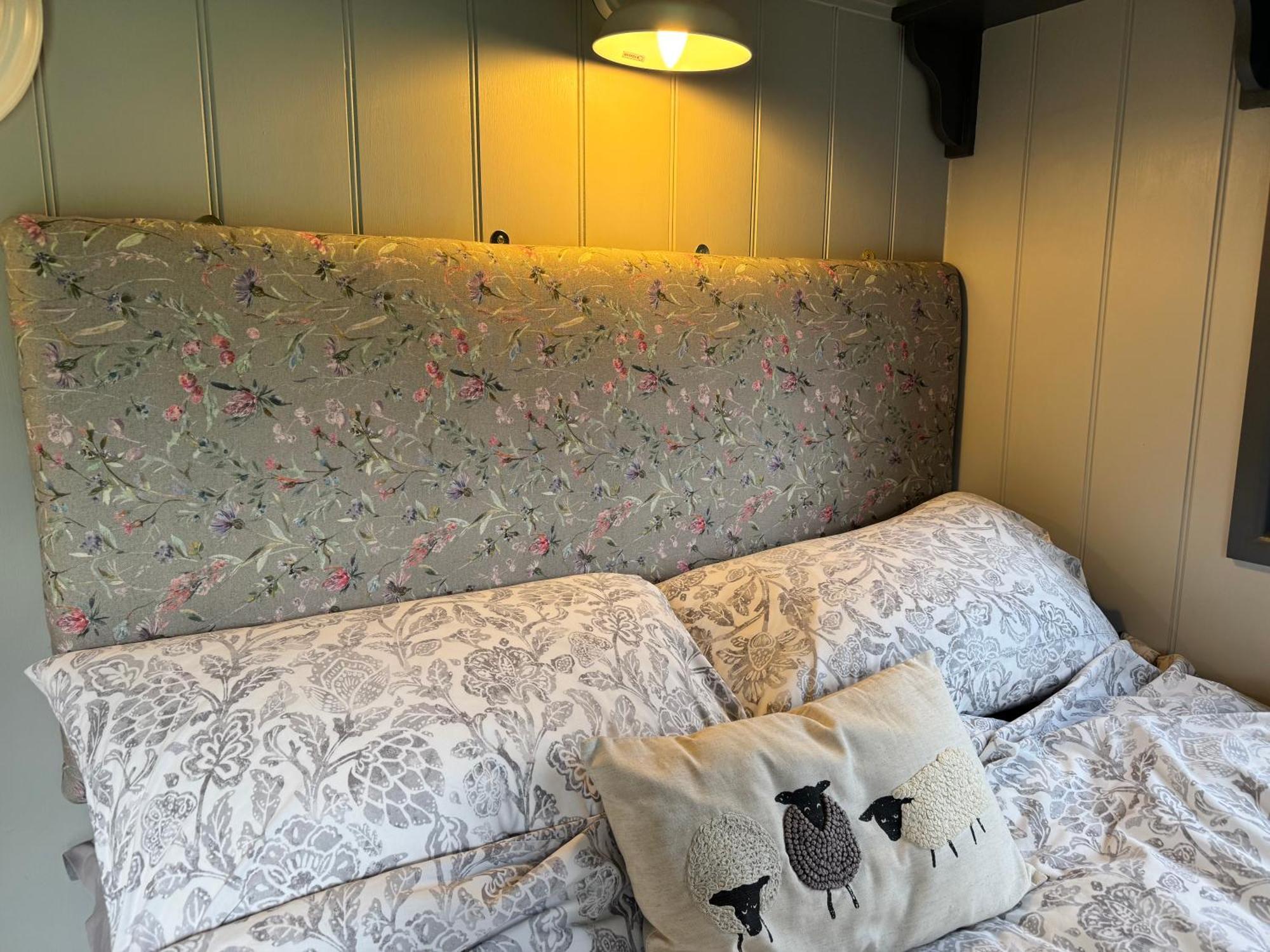 Greatwood Shepherds Hut Battle Exterior photo
